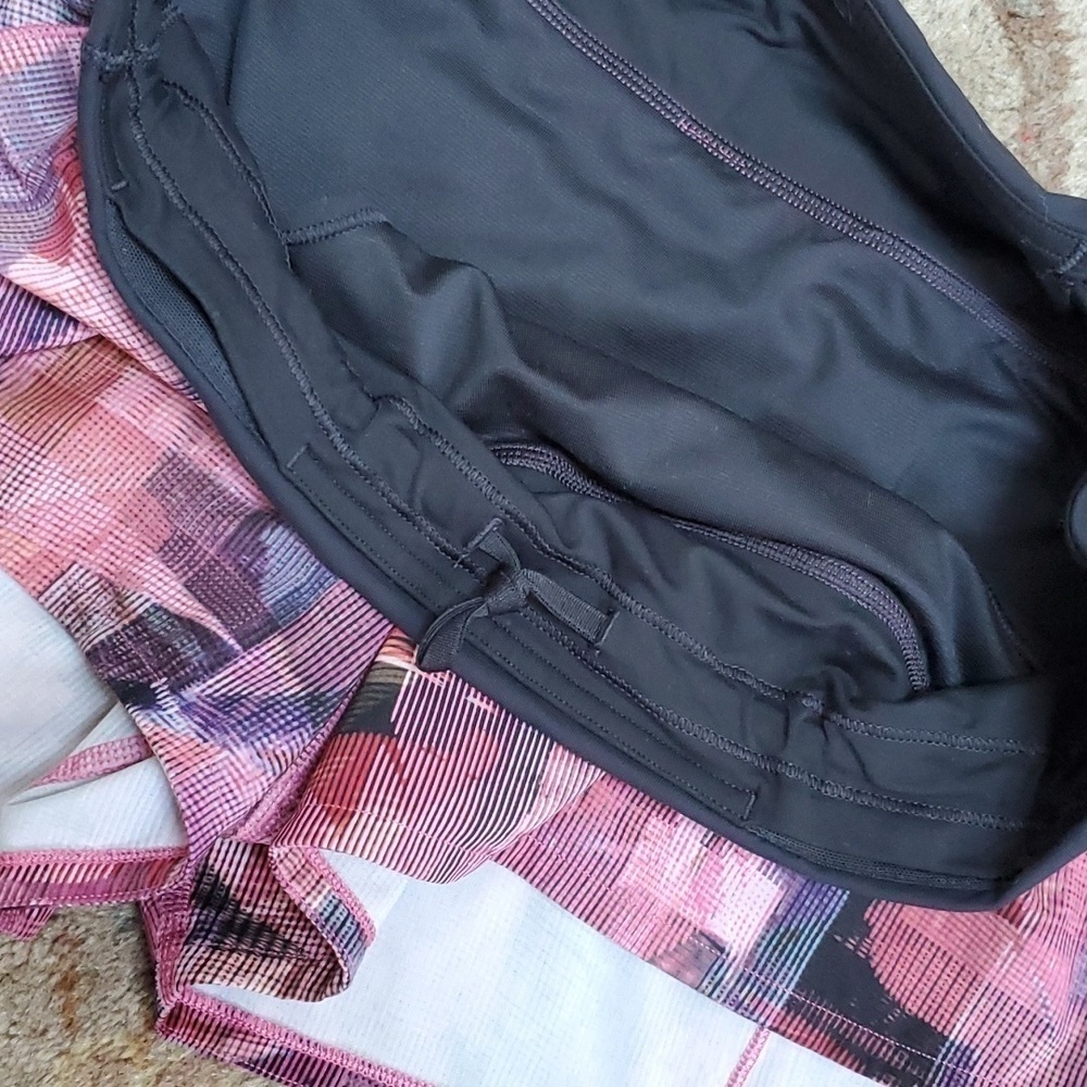 Lululemon speed up 2.5" shorts - Picture 3 of 8